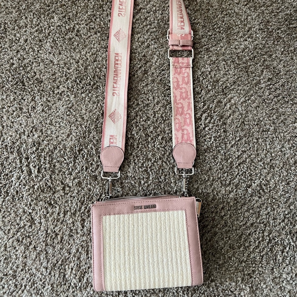 Steve Madden logo strap purse. Perfect for summer!